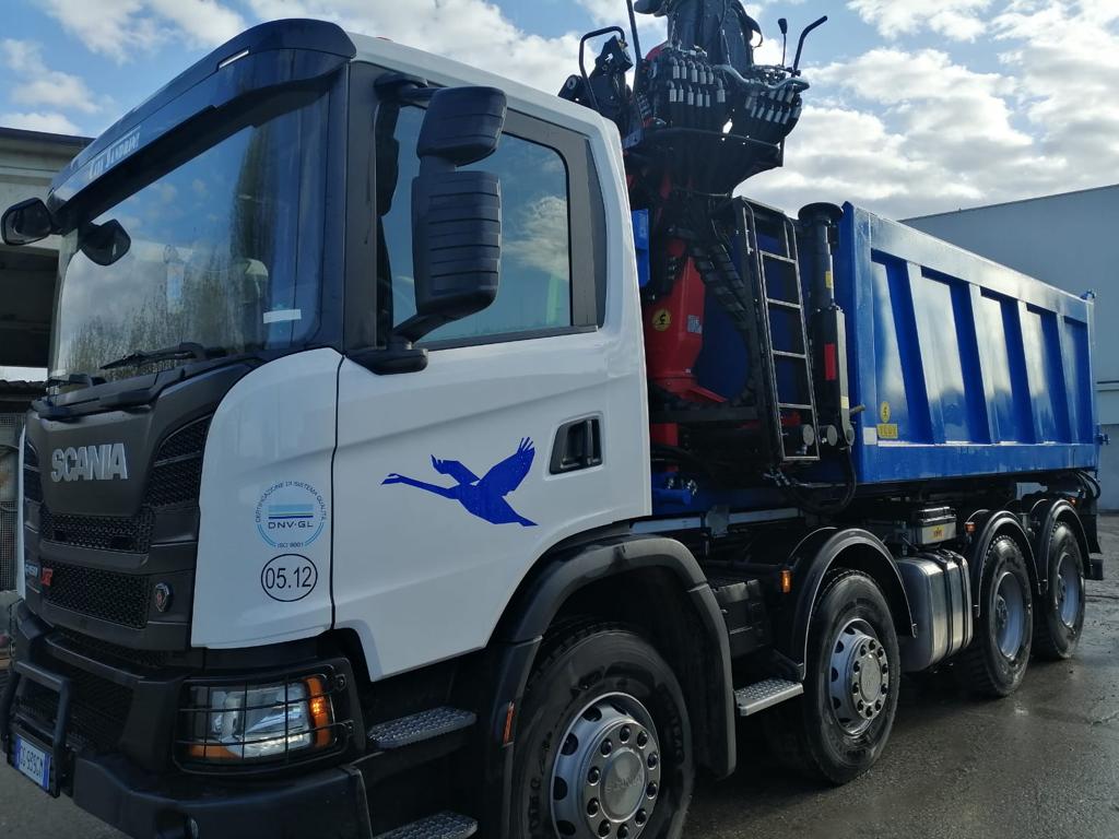 Autocarro 4 assi Scania