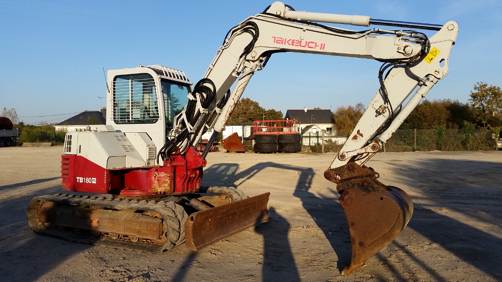 Escavatore takeuchi